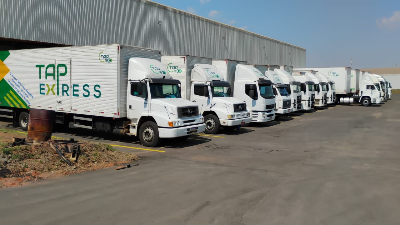 Frota TAP Express no centro de distribuição